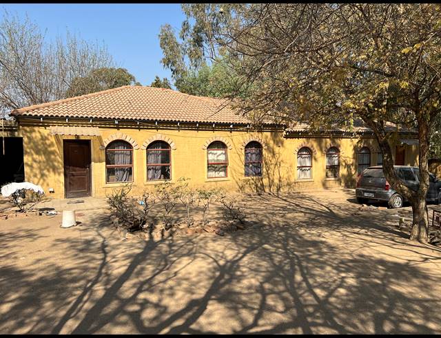 6 BEDROOM HOUSE FOR SALE IN PRESIDENT PARK